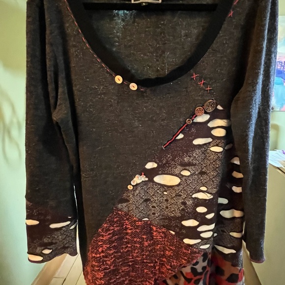 Large Funky tunic-great textures and colors. Super comfy - Picture 6 of 10